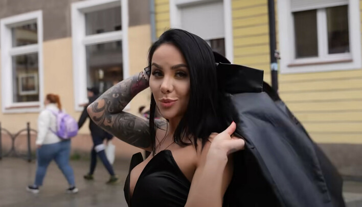 Czy to najlepszy numer Klaudii Zielińskiej? Jej „Silniejsza„ bije rekordy popularności! Co na to fani? 