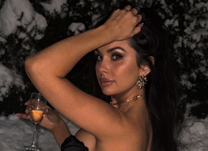 Czy to najodważniejsza stylizacja Mileny Grzywacz z zespołu Dziewczyny? Dekolt numerem jeden na zdjęciu! 