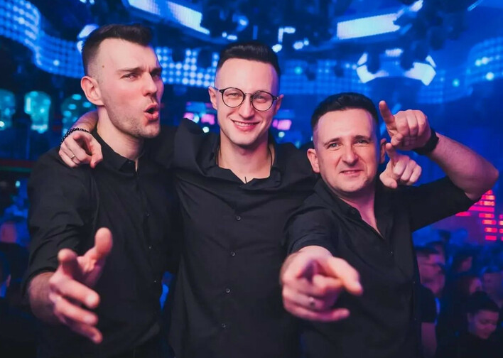 Czy zespół Playboys zmienia oblicze polskiego disco polo, czy to koniec tej muzyki w takim wydaniu? Ich najnowszy hit pt. „Ciao Ciao„ to absolutny przełom!