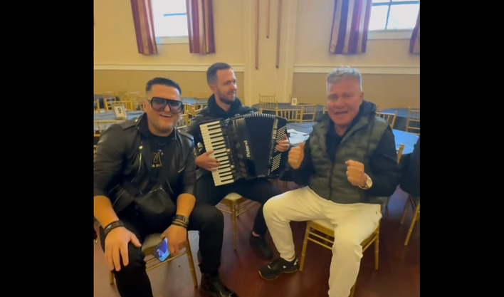 Czyste szaleństwo! Niecodzienny duet Kordian i Jorrgus w trasie USA śpiewają „Malowana lala”