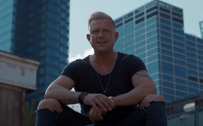 Gorąca premiera D-Bomba! Fani pomylili gwiazdora disco polo z niemiecką gwiazdą! Ten utwór to HIT?!