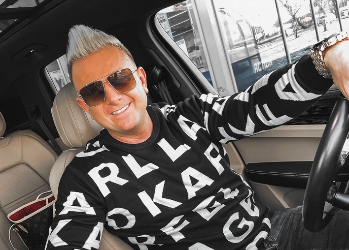 DBomb w eleganckim wydaniu zachwycił fanów i inne gwiazdy disco polo! To najlepiej ubrany wokalista w branży?