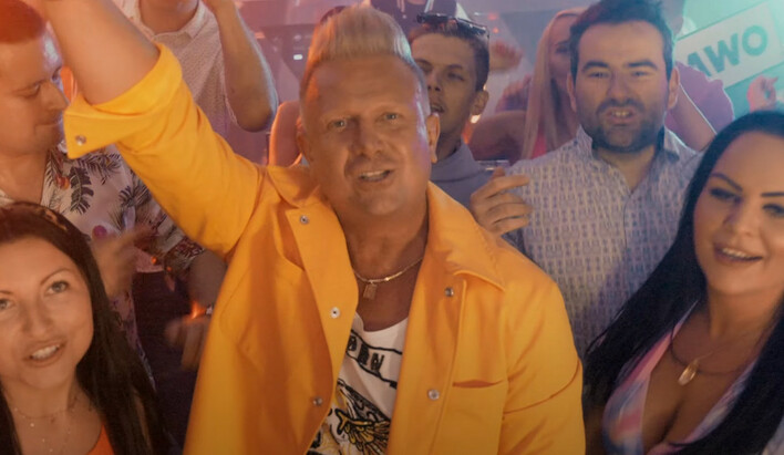 Niemożliwe? Gwiazdor disco polo ostro o alkoholu! Zobaczcie premierę DBOMB „Cała Polska śpiewa„