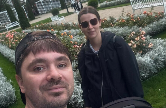 Daniel Martyniuk pokazał zdjęcie z rodzinnego spaceru z żoną i synem. Internauci nie kryją wzruszenia