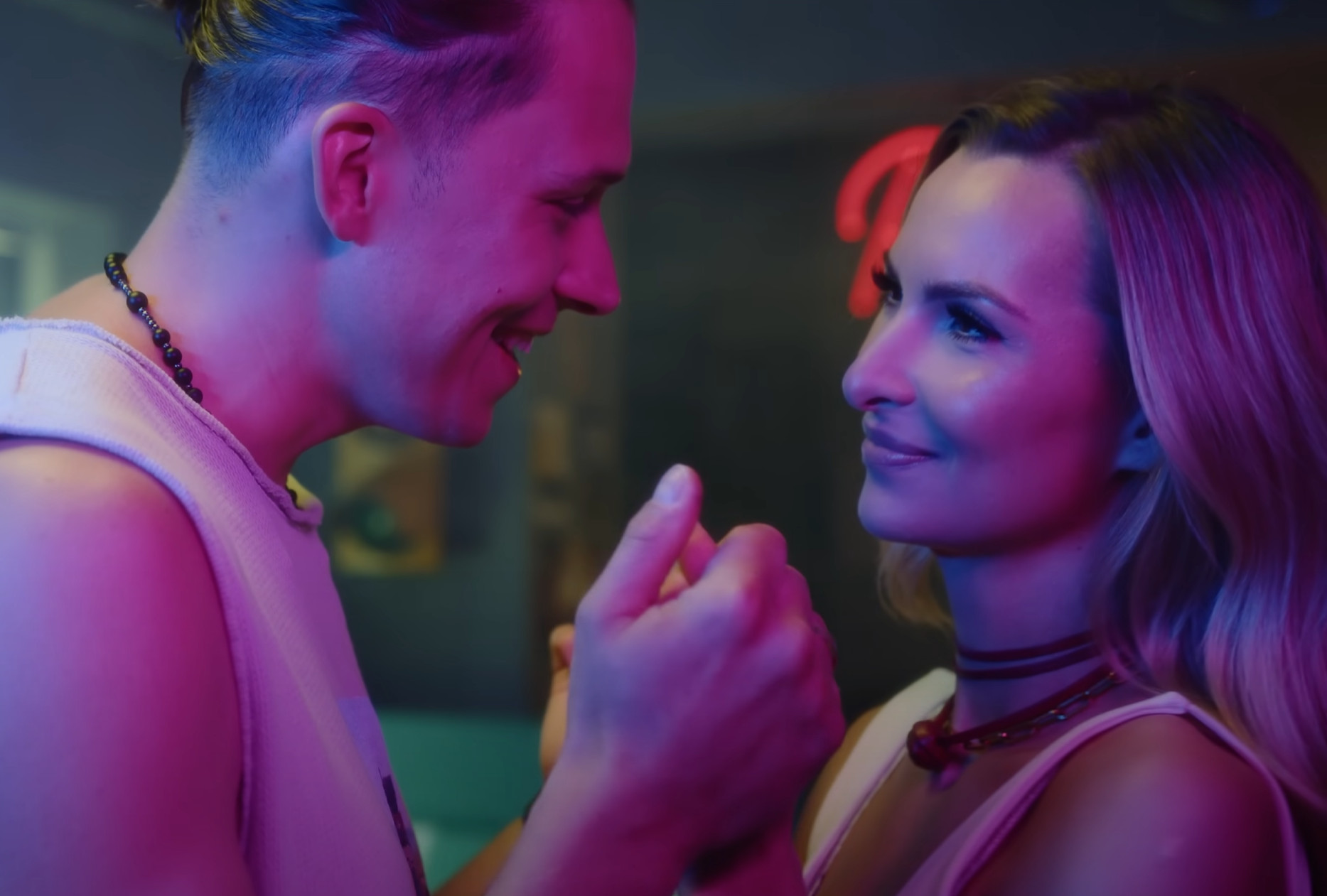 Dawid Kulesza prezentuje „Grom” – emocjonalna premiera z romantycznym teledyskiem