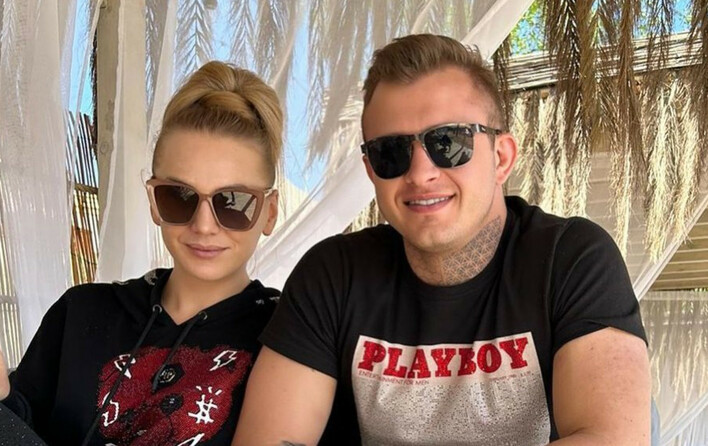 Dawid Narożny bawi się na wakacjach w Turcji! Drinki od godziny 11:00