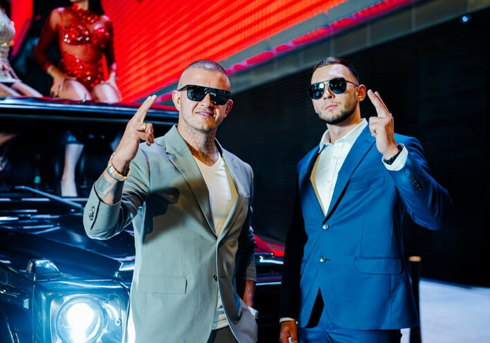 Dawid Narożny i Boski Heniek prezentują nowość „Mała buzi daj”! Zobacz przedpremierę! 