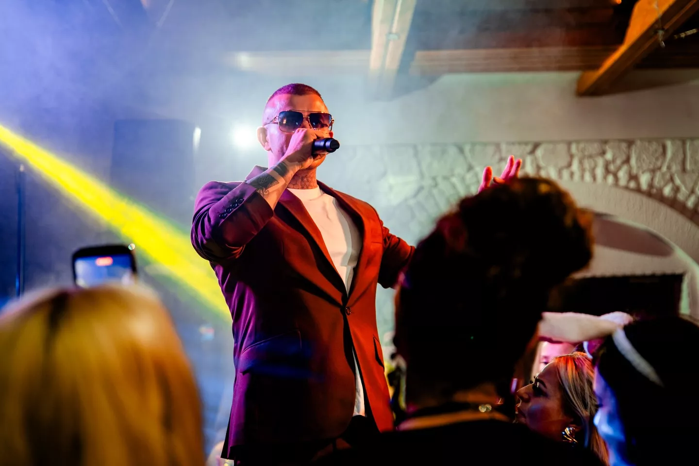 Dawid Narożny najlepszy w branży? Jego koncerty i przeboje przyciągają tłumy