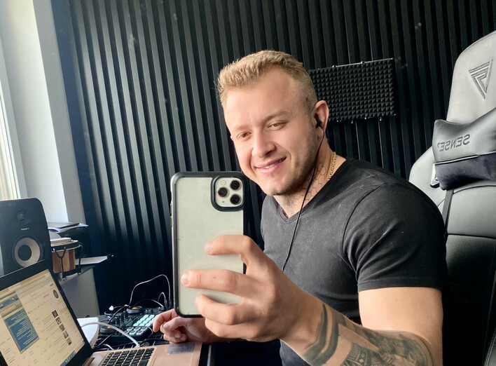 Dawid Narożny Piękni i Młodzi: Nowa Muzyczna Petarda?