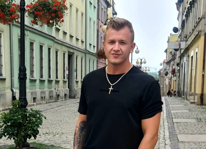 Dawid Narożny pochwalił się nowymi zębami „Czekałem na ten moment 1,5 roku„ Gwiazdor disco polo czaruje Hollywoodzkim uśmiechem?!