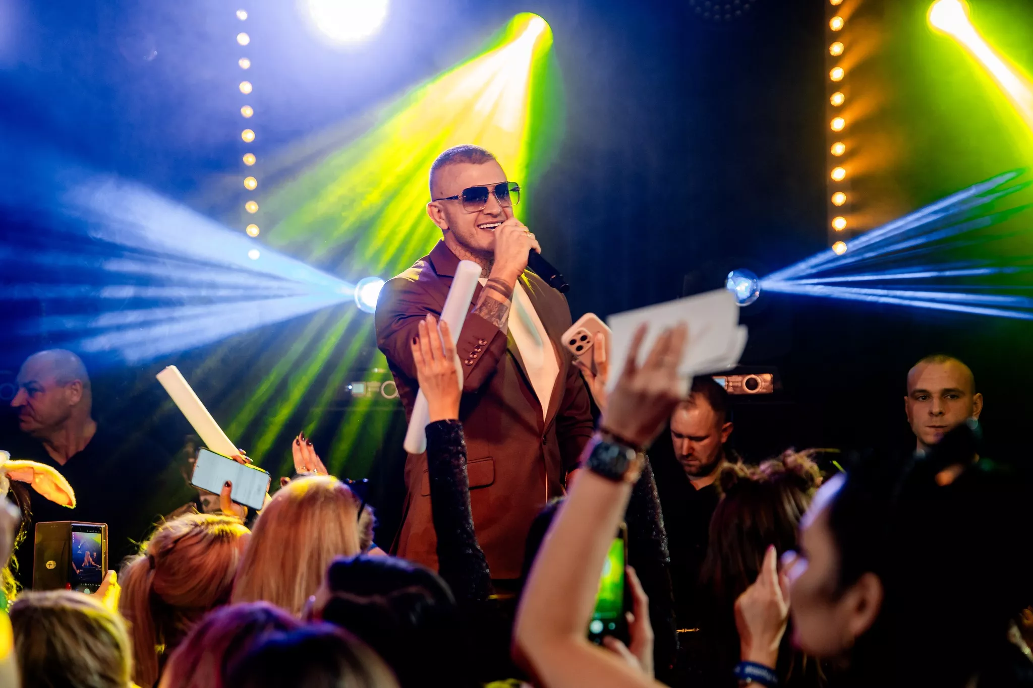 Dawid Narożny pokazuje, jak traktuje fanów po koncertach. To nagranie mówi wszystko