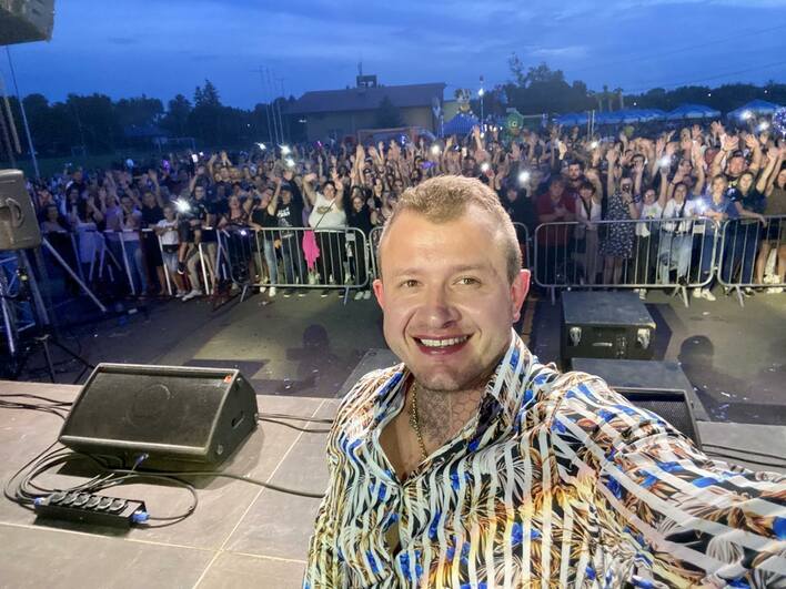 „Alkoholiczka„ Dawid Narożny śpiewa o byłej żonie?! Wiemy, jaka jest prawda! Mamy komentarz GWIAZDY