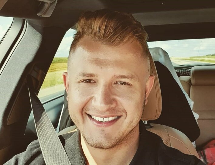 Dawid Narożny wraca do gry! Wokalista usunięty z zespołu Piękni i Młodzi zaczyna nowe życie!