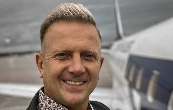 Dbomb prezentuje jesienne trendy: Czy to najmodniejszy wokalista disco polo?

