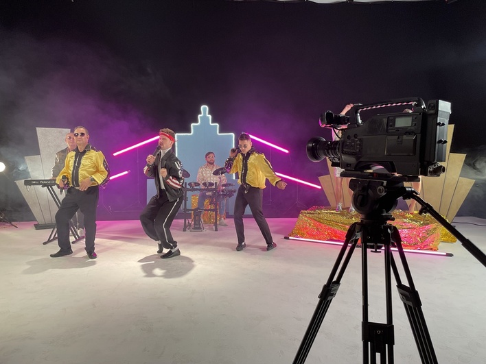 Takiej współpracy w disco polo nigdy nie było! Defis i Miły Pan w nowości z Bogdanem Borowskim! Wiemy, czym zaskoczą fanów! Tylko u nas