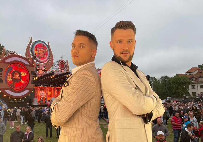 Defis i MiłyPan skradli telewizyjne show! Ich stylizacje są niczym z Hollywood [Zdjęcia]