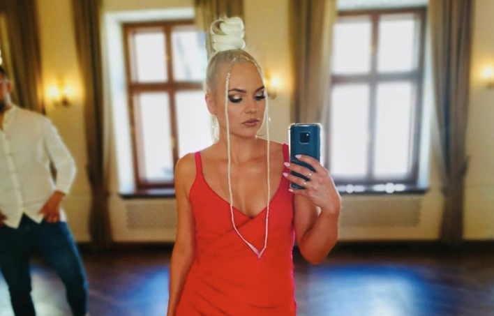 Dekolt do pasa! Urocza gwiazda disco polo śmiało wyeksponowała biust!