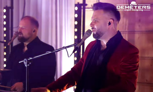 Demeters zaskoczył publiczność! „Suknie kolorowe” to gorący cover przeboju zespołu Lider