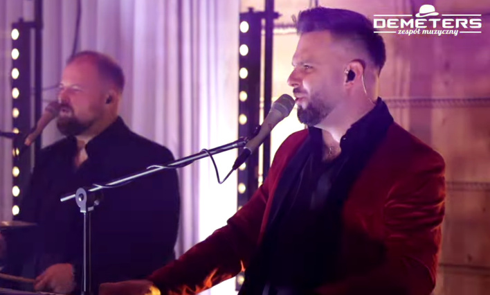 Demeters zaskoczył publiczność! „Suknie kolorowe” to gorący cover przeboju zespołu Lider