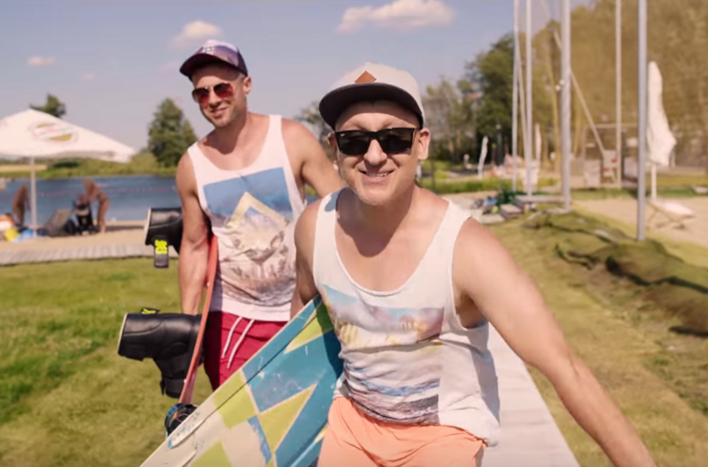 Dennis - Miłość w Necie | VIDEO | Premiera