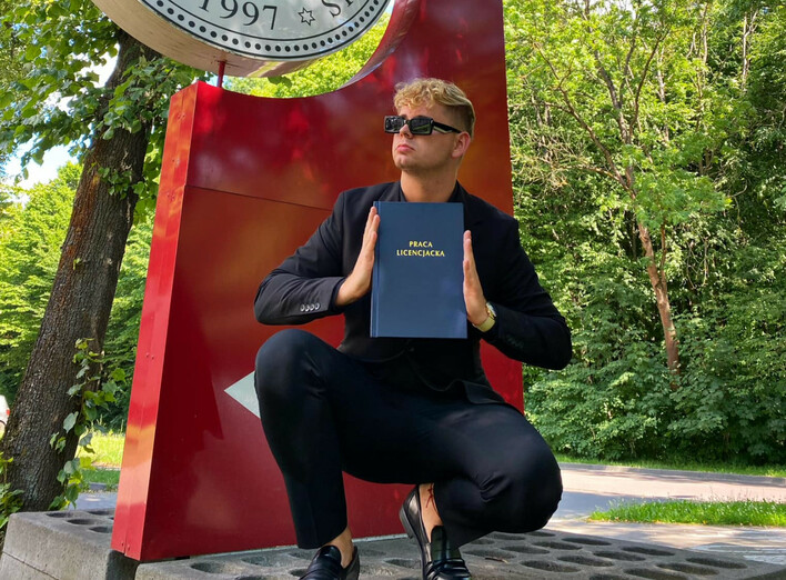 Znany wokalista obronił pracę licencjacką! Artysta zainspirował się muzyką disco polo! 
