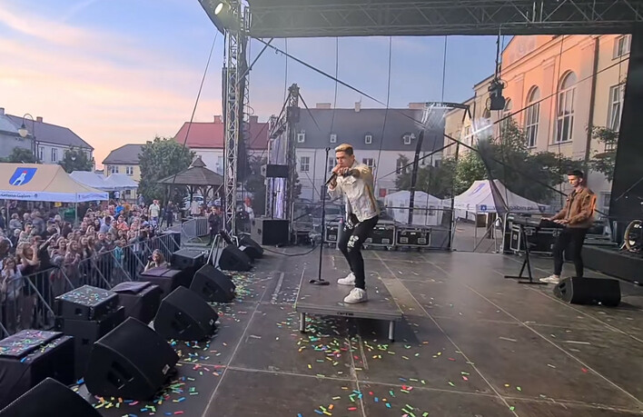 DiscoBoys - Kamil Kossakowski na Dniach Gąbina! Zobaczcie tą energię na scenie! To najlepszy zespół młodego pokolenia?