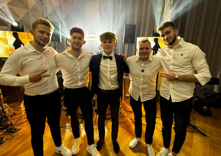 DiscoBoys na prywatnej imprezie! Solenizant Miłosz miał wyjątkowe urodziny z zespołem disco polo!
