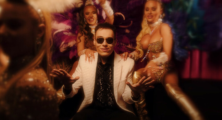 DiscoPrince z nowym hitem na Sylwestra i karnawał! Premiera "Bawmy się"

