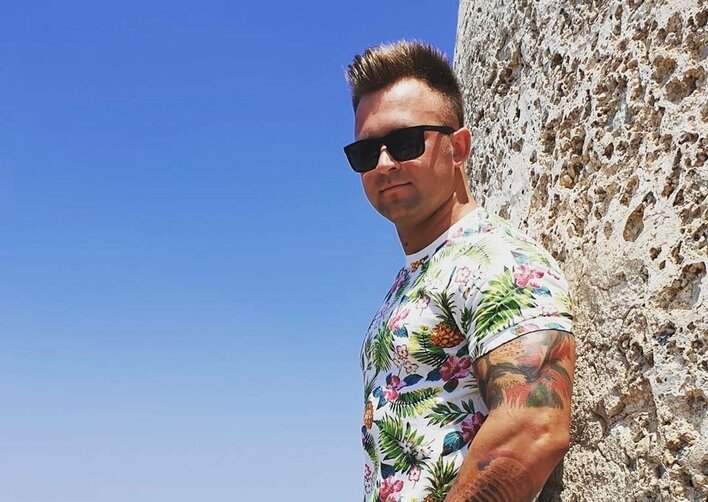 Artysta disco polo jak Michał Szpak! Czy pomalowane paznokcie u mężczyzn, to nowy trend w disco polo?