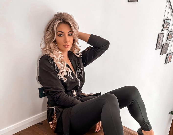 Gwiazda disco polo podbija internet! Uwagę zwracają piękne, długi nogi Małgorzaty Główki z zespołu Camasutra !