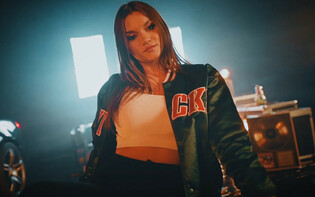 Dominik Bajorek wchodzi na orbitę z nowym singlem „Kosmos„ - Disco Polo na krawędzi rewolucji