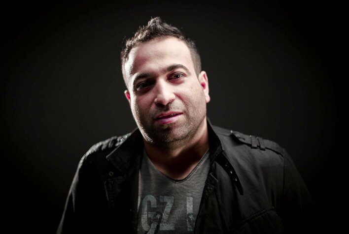 Dramatyczne dzieciństwo?! Wokalistka disco polo był adoptowany! Po latach opowiedział swoją historię! 