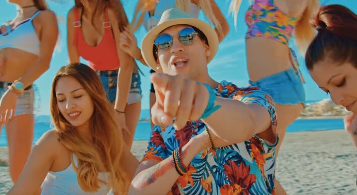 Drogi jacht, ponętne kobiety oraz 10 milionów na koncie! Niebywały sukces w świecie disco polo!