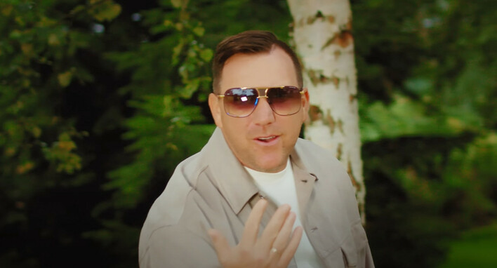 Drossel powraca z hitem: ”Szkody nocy dnia” – idealny na koniec lata