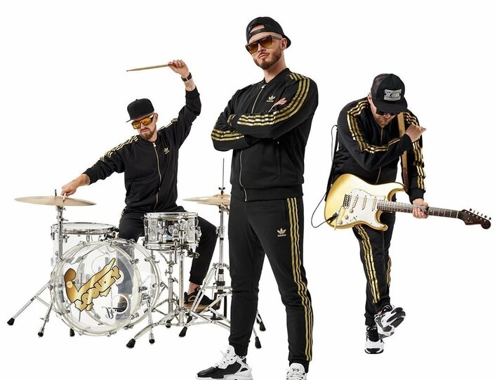 Dwa miliony wpadły na konto gwiazd disco polo! Łobuzy podbijają branżę muzyczną!