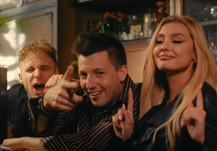 Co za nowość! Klasyczne disco polo z lat 90 połączone z rapem! Menelaos podbije nowością „Dwuznaczna Sytuacja„ rynek muzyczny?