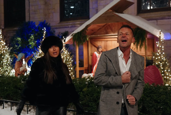 „Dziecina już w żłobie” – Vivat i Pamela Stone w świątecznej odsłonie