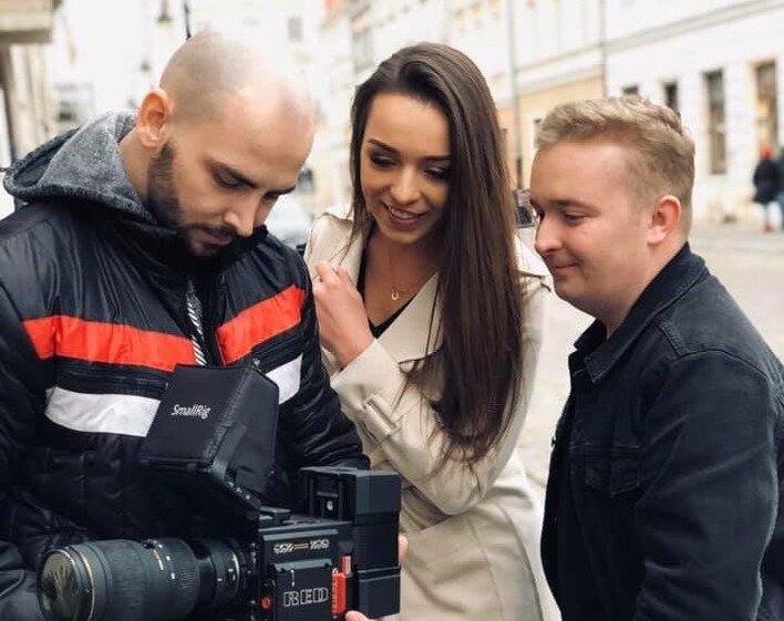 Dziku udowodnił, że Disco Polo wcale nie musi być utożsamiane z kiczem! Powiedz mi dziewczyno (Nowość)