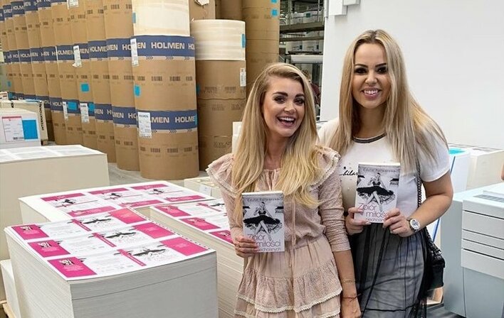 Łączy je coś więcej niż tylko praca! Edyta Folwarska i popularna wokalistka disco polo, Paula Karpowicz! 