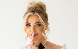 Edyta Folwarska w gorącej sesji zdjęciowej! Tak znana gwiazda zapowiada nowy projekt!