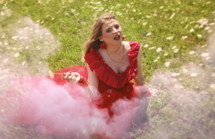 Edyta Jończyk prezentuje premierę utworu „Bez skrzydeł” z własnym tekstem i muzyką