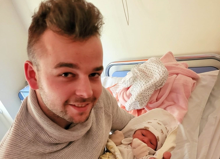 Ekscytujące wieści! Znany gwiazdor disco polo Paweł Głowacki zdradził, że został ojcem! Zobaczcie pierwsze zdjęcia uroczej córeczki