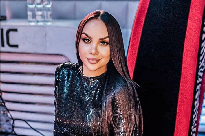 Eksplozja klubowych brzmień - Klaudia Zielińska i jej nowa wersja hitu „Silniejsza„! Co zmieniło się w piosence?