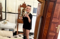 Ela Kliś olśniewa w eleganckiej, zmysłowej stylizacji. Czerń i kabaretki to strzał w dziesiątkę!