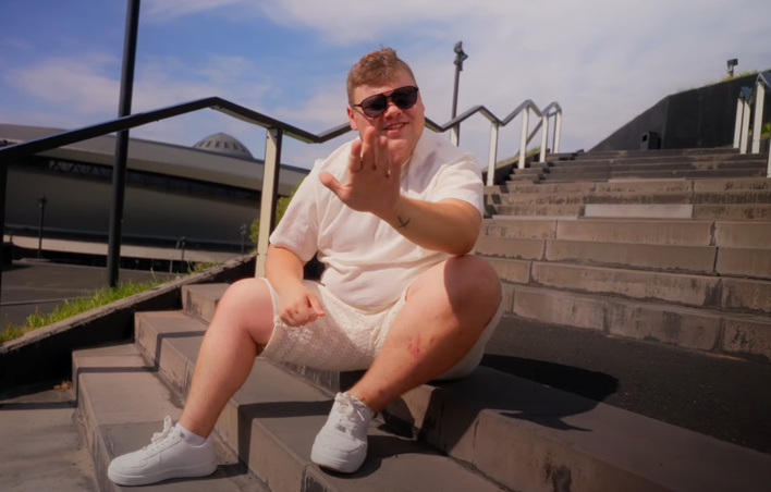 ElQuattro prezentuje premierę „Dobrze wiem”. Nowa piosenka wokalisty z Wołomina