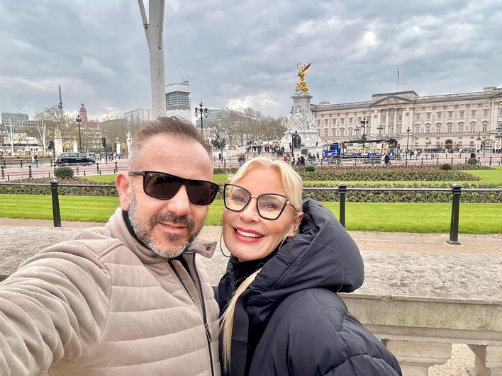 Znane małżeństwo disco polo podbija LONDYN! Artyści pokazali prywatne zdjęcia w sieci! Fani „na herbatce u samego KRÓLA„
