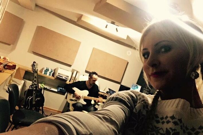 Elwira Mejk lubi przywalić w talerze! | VIDEO