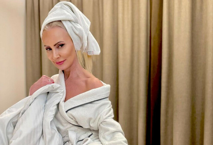 Elwira Mejk rozpala wyobraźnię w szlafroku – Gorące zdjęcia gwiazdy Disco Polo