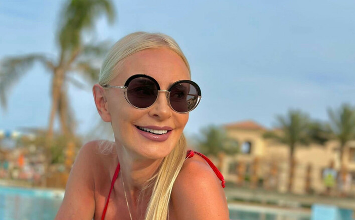 Ma ciało bogini?! Popularna wokalistka disco polo w samych szpilkach i bikini! TAK Elwira Mejk Podbija Hurghadę!