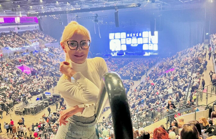 Londyn: Znana wokalistka disco polo MEJK na koncercie wielkiej gwiazdy Ricka Astleya „muzyczne zawodowstwo„! 